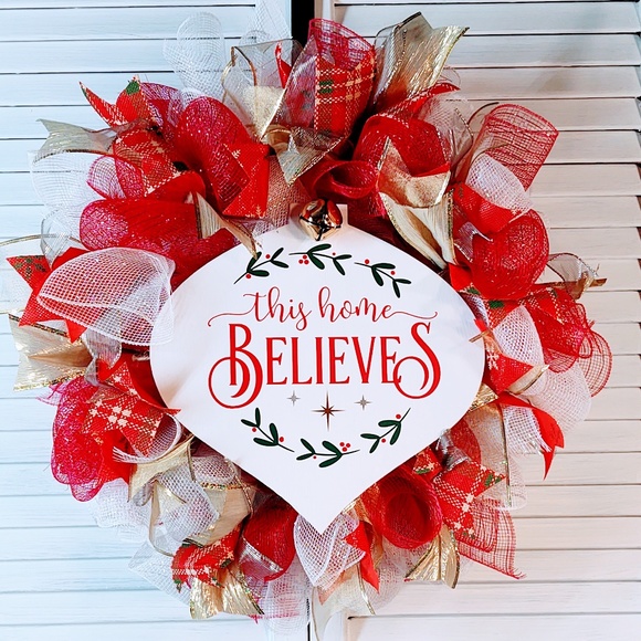 🥳🎉HP🤗 HAND CRAFTED 22" DECO MESH CHRISTMAS WREATH/THIS HOME BELIEVES SIGN 22"